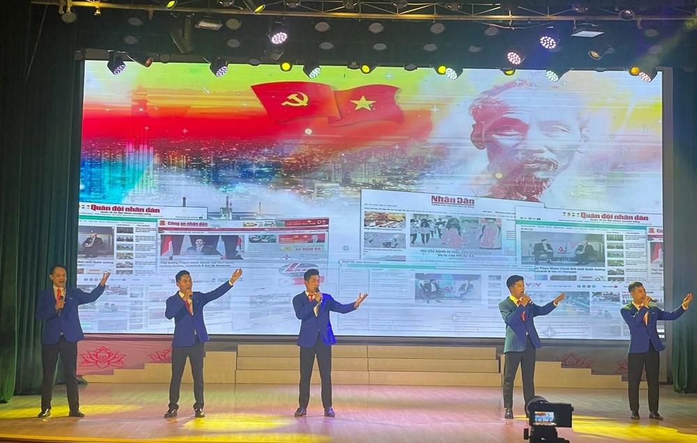 Đặc sắc chương trình nghệ thuật “Nghề báo tôi yêu”  - ảnh 2