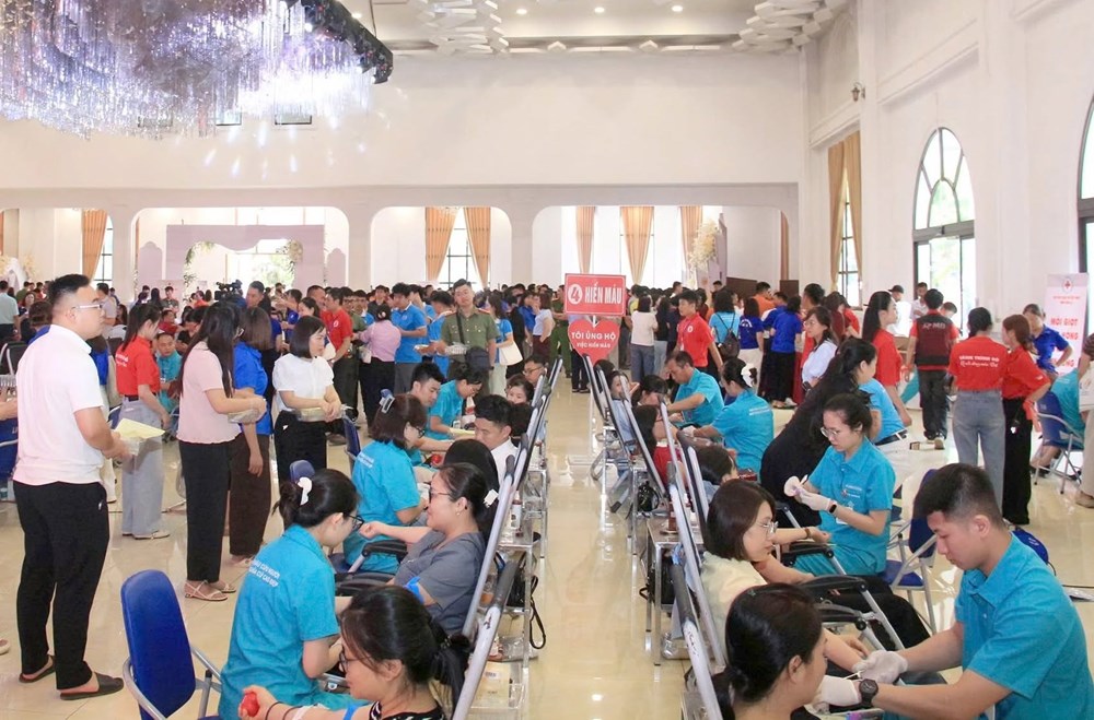 Chương trình “Hành trình Đỏ” tại Sơn La tiếp nhận hơn 1.000 đơn vị máu trong ngày đầu tiên - ảnh 3
