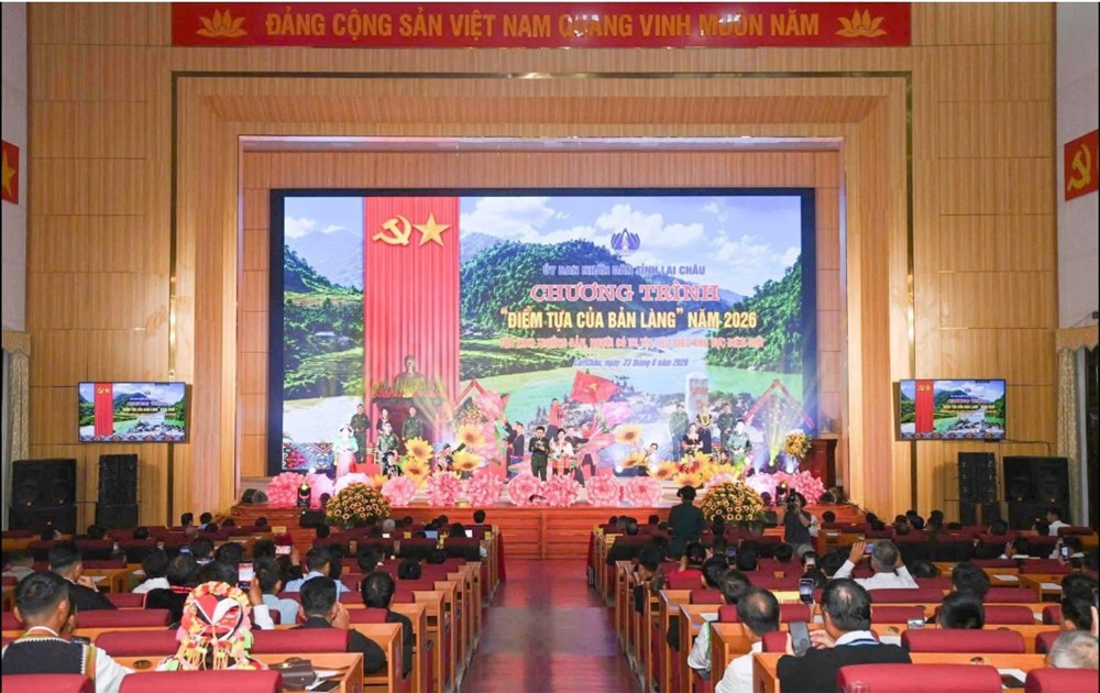 Lai Châu tôn vinh 130 trưởng bản, người có uy tín tiêu biểu - ảnh 1