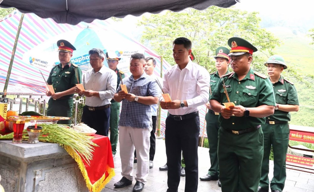 Lấy mẫu ADN, số hóa thông tin hài cốt liệt sĩ tại Nghĩa trang Liệt sĩ Mù Cang Chải - ảnh 1
