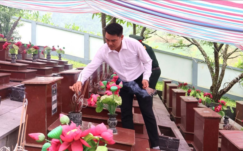 Lấy mẫu ADN, số hóa thông tin hài cốt liệt sĩ tại Nghĩa trang Liệt sĩ Mù Cang Chải - ảnh 2