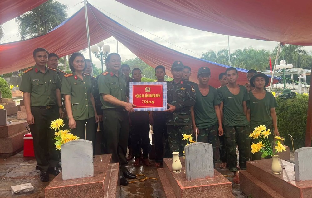 Động viên lực lượng lấy mẫu ADN hài cốt liệt sĩ tại Nghĩa trang Tông Khao - ảnh 2