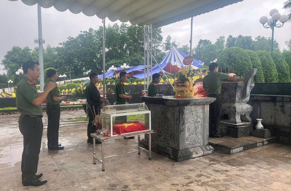 Động viên lực lượng lấy mẫu ADN hài cốt liệt sĩ tại Nghĩa trang Tông Khao - ảnh 1