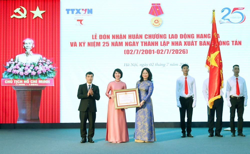Nhà xuất bản Thông tấn đón Huân chương Lao động hạng Ba - ảnh 2