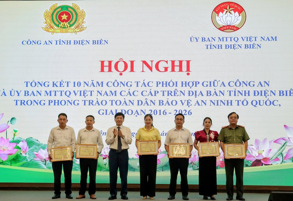 Khen thưởng 44 tập thể, cá nhân xuất sắc trong phong trào toàn dân bảo vệ an ninh Tổ quốc - ảnh 1