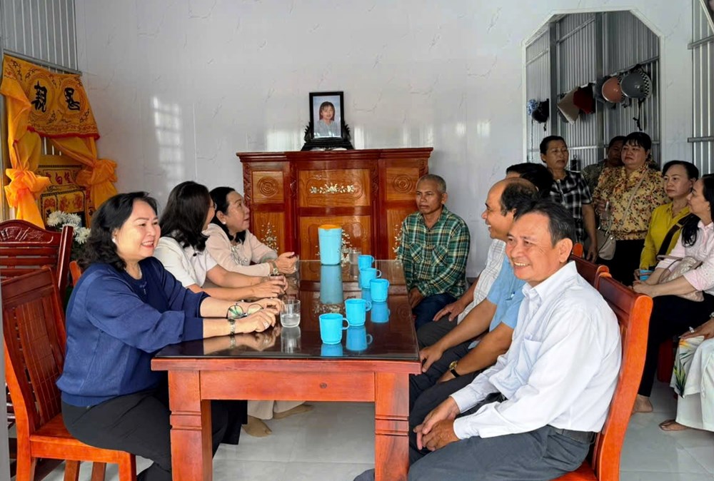 Bàn giao nhà Đại đoàn kết cho hộ có hoàn cảnh đặc biệt khó khăn - ảnh 2