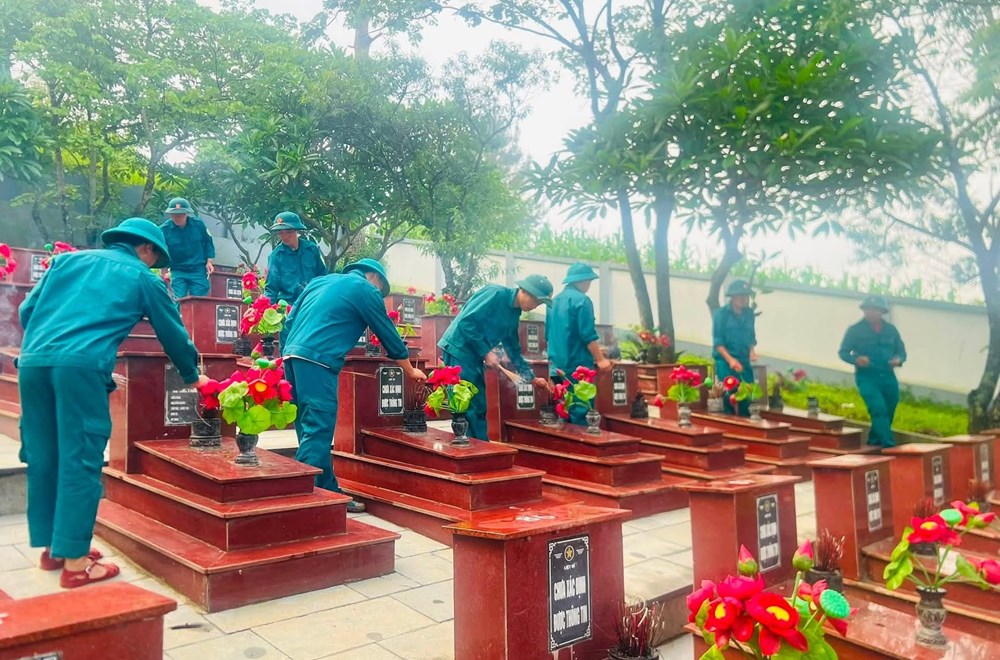 Dâng hương tri ân liệt sĩ tại Mù Cang Chải sau khai quật, lấy mẫu ADN - ảnh 2