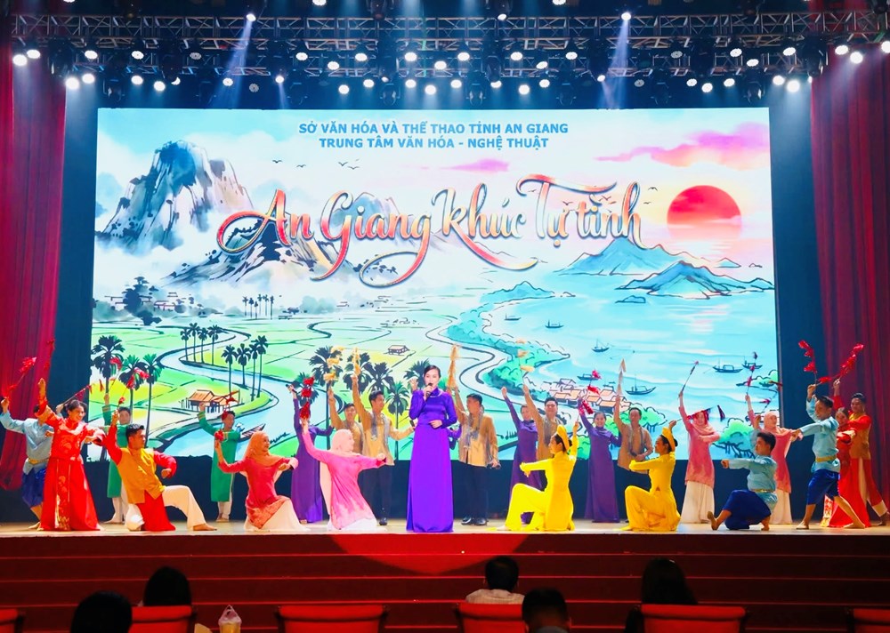 An Giang mang “khúc tự tình” hội ngộ dân ca 3 miền - ảnh 1