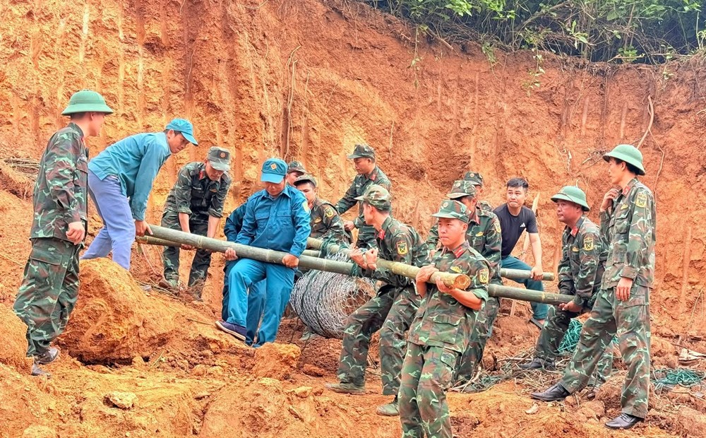 Phát hiện và xử lý an toàn quả bom còn ngòi nổ khi đào móng nhà ở Sơn La - ảnh 1