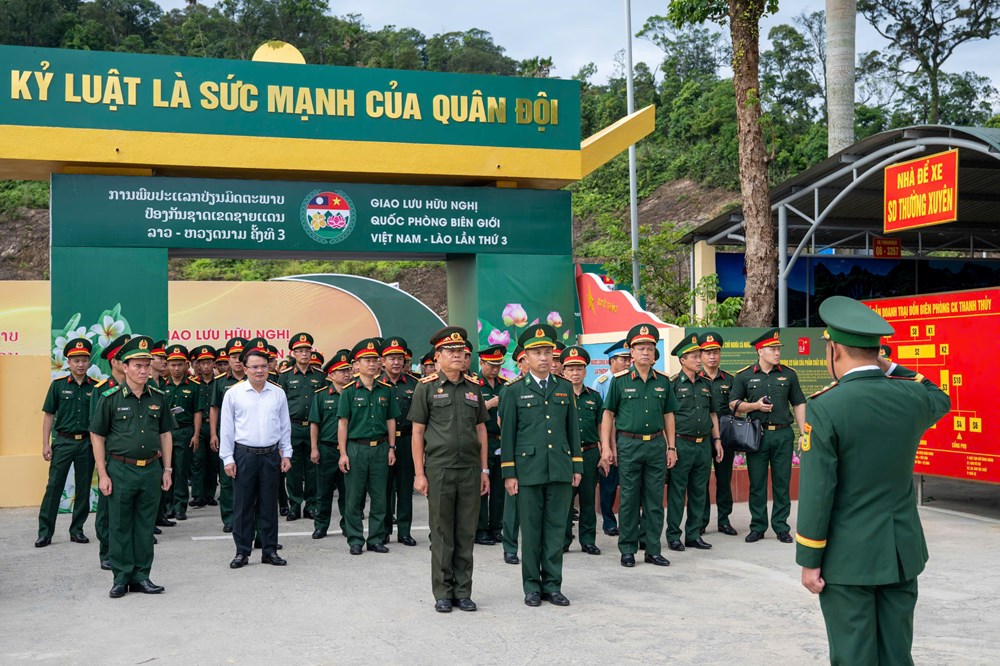 Tổng duyệt Giao lưu hữu nghị quốc phòng biên giới Việt Nam - Lào lần thứ 3 - ảnh 8