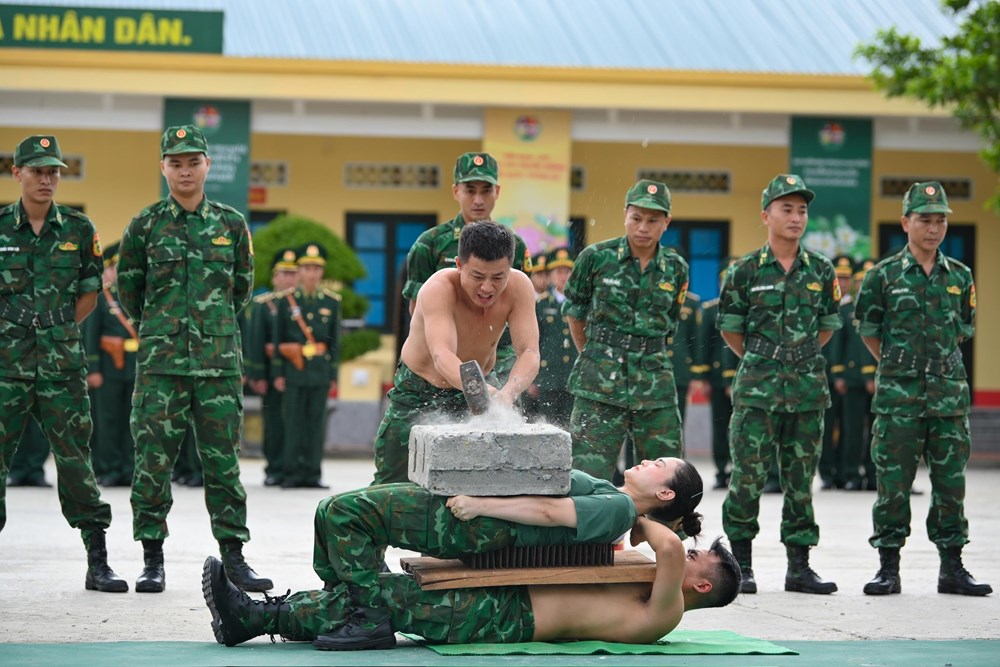 Tổng duyệt Giao lưu hữu nghị quốc phòng biên giới Việt Nam - Lào lần thứ 3 - ảnh 9