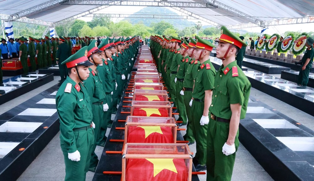 Phó Chủ tịch nước dự Lễ truy điệu và an táng 235 hài cốt liệt sĩ là quân tình nguyện, chuyên gia Việt Nam - ảnh 1