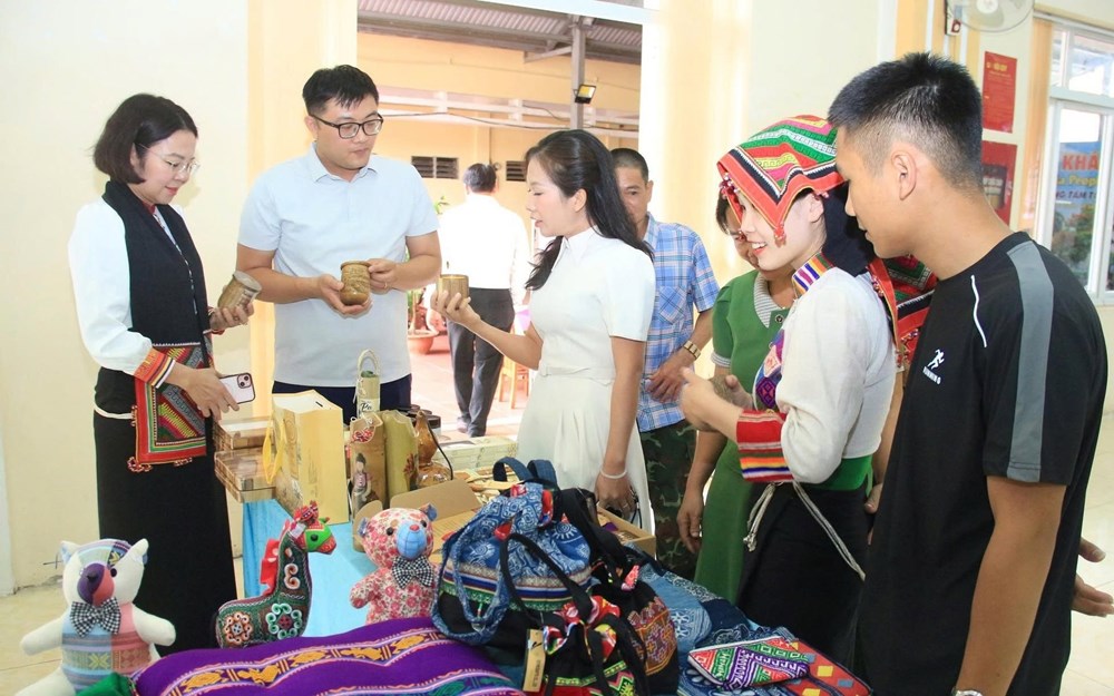 Đưa du lịch Sơn La thành ngành kinh tế quan trọng, phát triển xanh và bền vững - ảnh 2