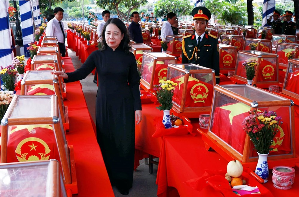 Phó Chủ tịch nước dự Lễ truy điệu và an táng 235 hài cốt liệt sĩ là quân tình nguyện, chuyên gia Việt Nam - ảnh 2