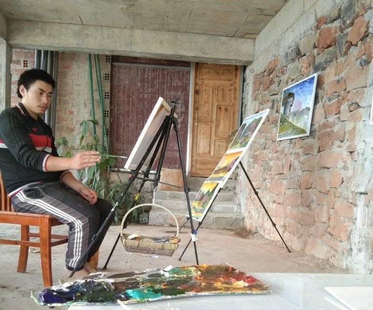 Từ vẽ ký họa dạo đến bán được tranh: Hành trình theo đuổi đam mê của chàng trai Mèo Vạc - ảnh 1