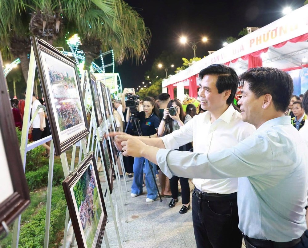 Phố đi bộ Hùng Vương: “Điểm hẹn” rộn ràng sắc màu văn hóa xứ Lạng - ảnh 3