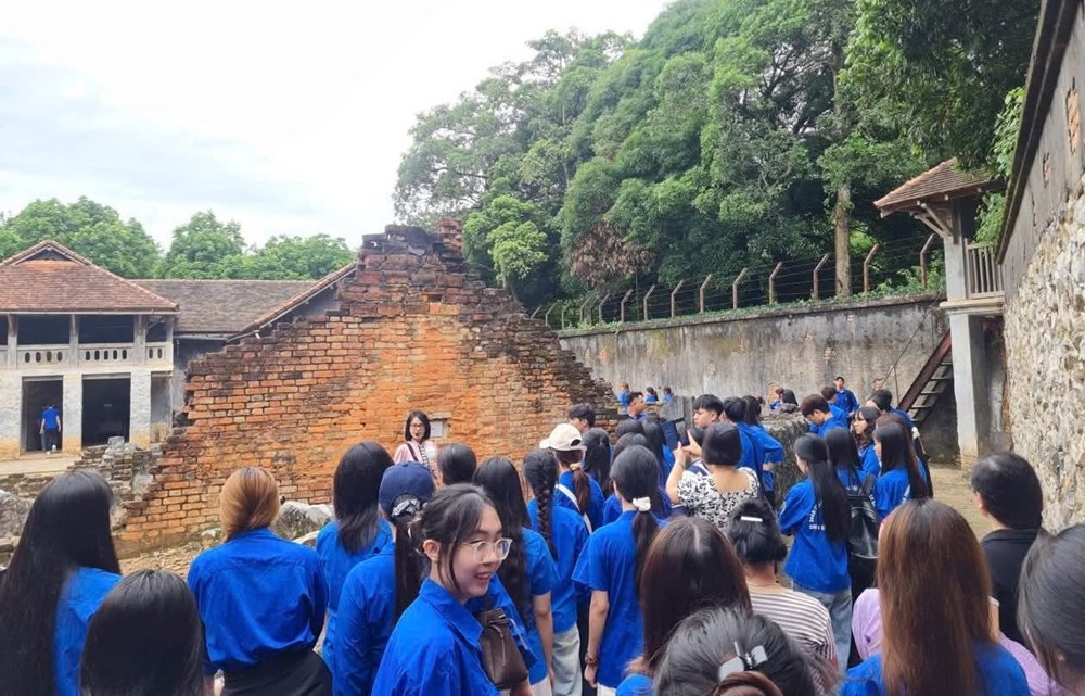Di tích Nhà tù Sơn La: “Địa chỉ đỏ” giáo dục truyền thống cho thanh, thiếu nhi dịp hè - ảnh 3