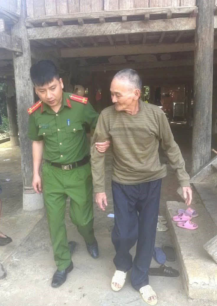 Lào Cai: Cán bộ, chiến sĩ Công an xã Văn Bàn tận tình hỗ trợ thân nhân liệt sĩ lấy mẫu ADN - ảnh 9