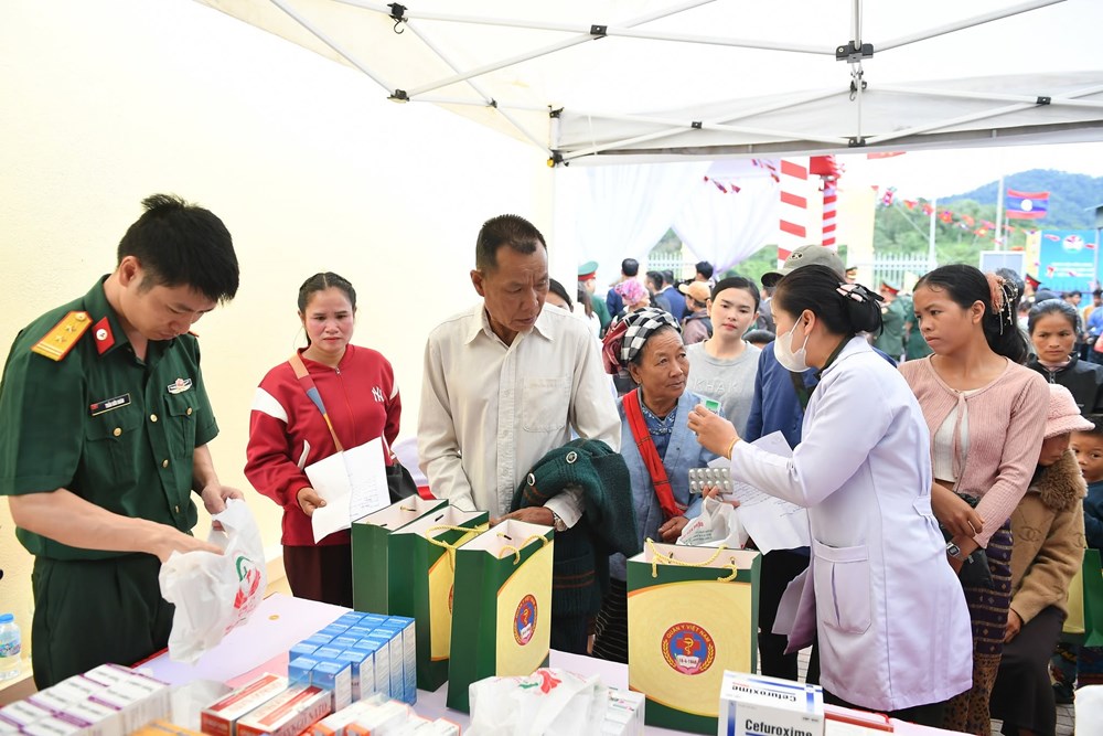 Nghĩa tình Việt - Lào nơi biên giới: Chung dải núi sông, bền chặt một tình hữu nghị son sắt - ảnh 19