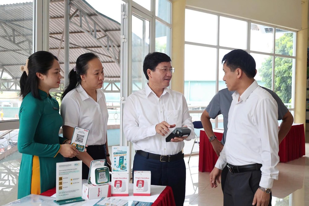 Điện Biên phát động thực hiện thanh toán không dùng tiền mặt - ảnh 1