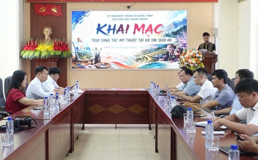 Khai mạc trại sáng tác mỹ thuật “Vẻ đẹp đất và người Lai Châu” tại Sin Suối Hồ - ảnh 1
