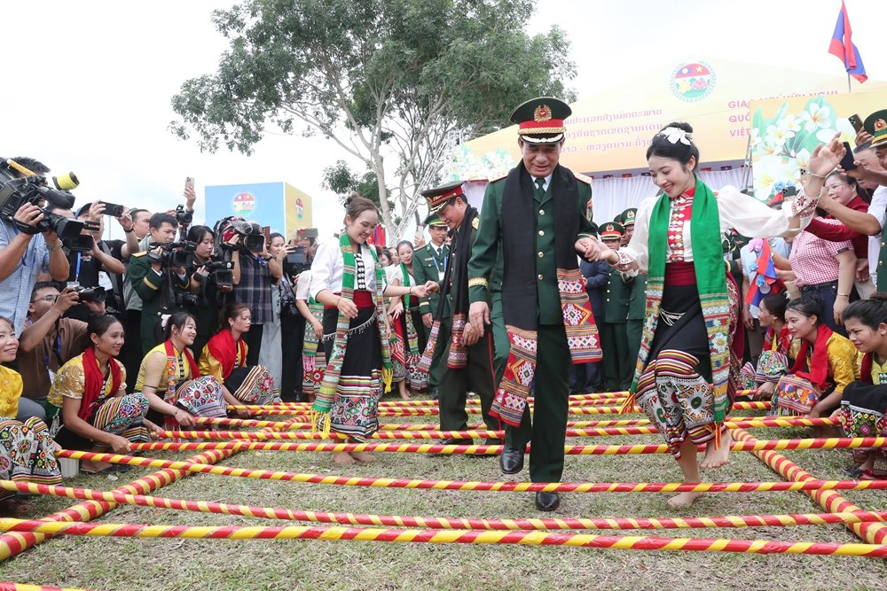 Nghĩa tình Việt - Lào nơi biên giới: Chung dải núi sông, bền chặt một tình hữu nghị son sắt - ảnh 26