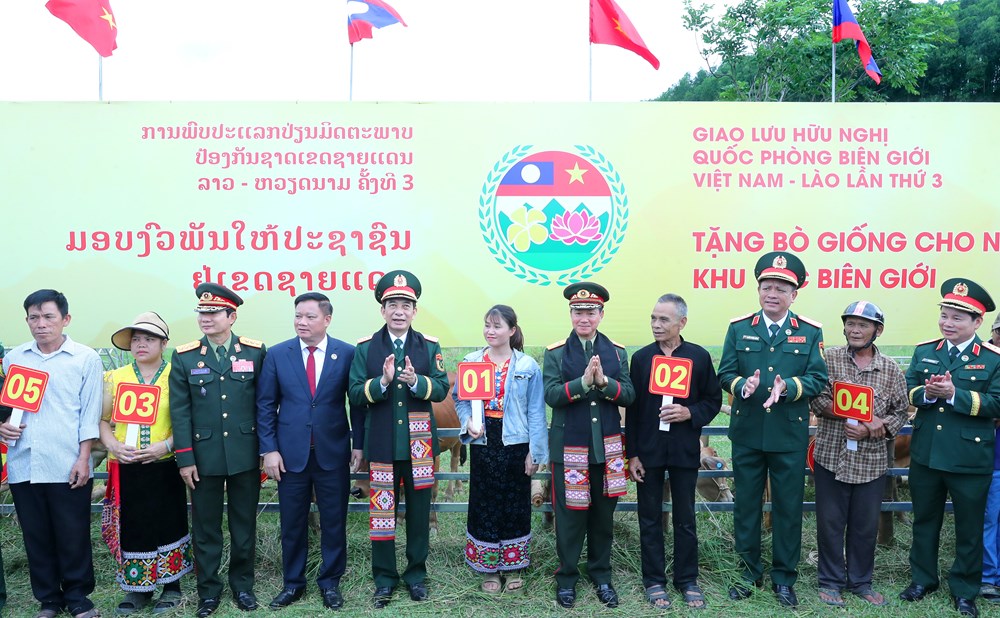 Nghĩa tình Việt - Lào nơi biên giới: Chung dải núi sông, bền chặt một tình hữu nghị son sắt - ảnh 17