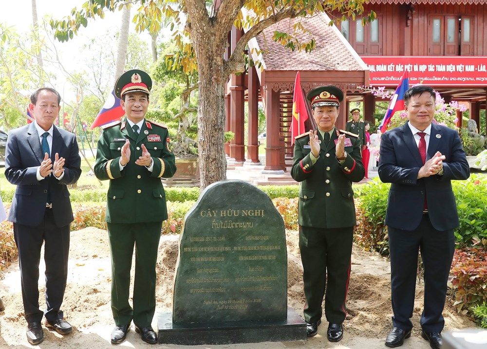 Nghĩa tình Việt - Lào nơi biên giới: Chung dải núi sông, bền chặt một tình hữu nghị son sắt - ảnh 6