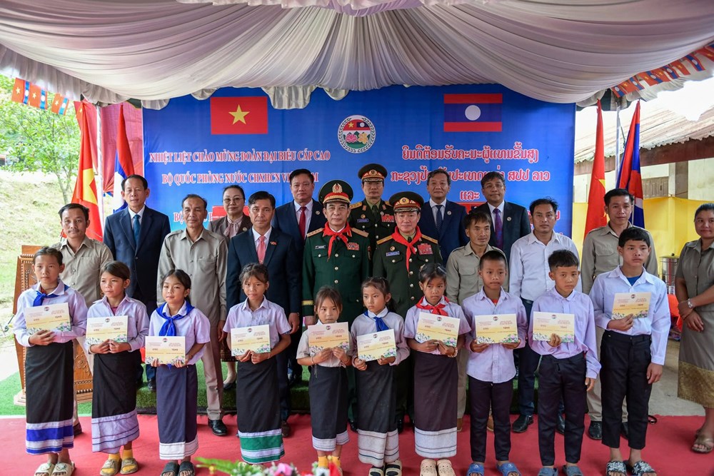 Nghĩa tình Việt - Lào nơi biên giới: Chung dải núi sông, bền chặt một tình hữu nghị son sắt - ảnh 15