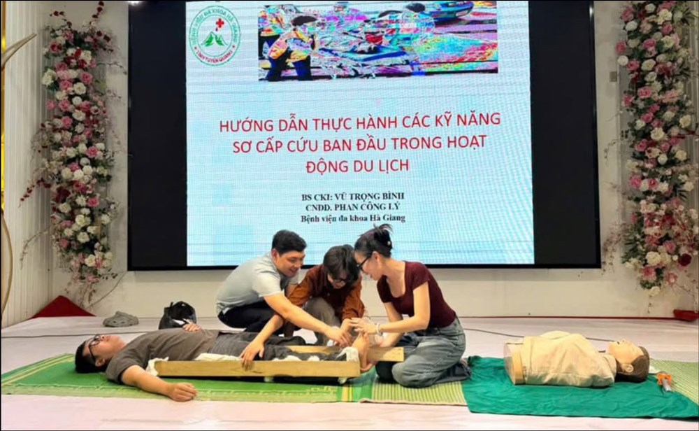 Tập huấn hướng dẫn sơ cứu ban đầu cho khách du lịch khi gặp sự cố - ảnh 1
