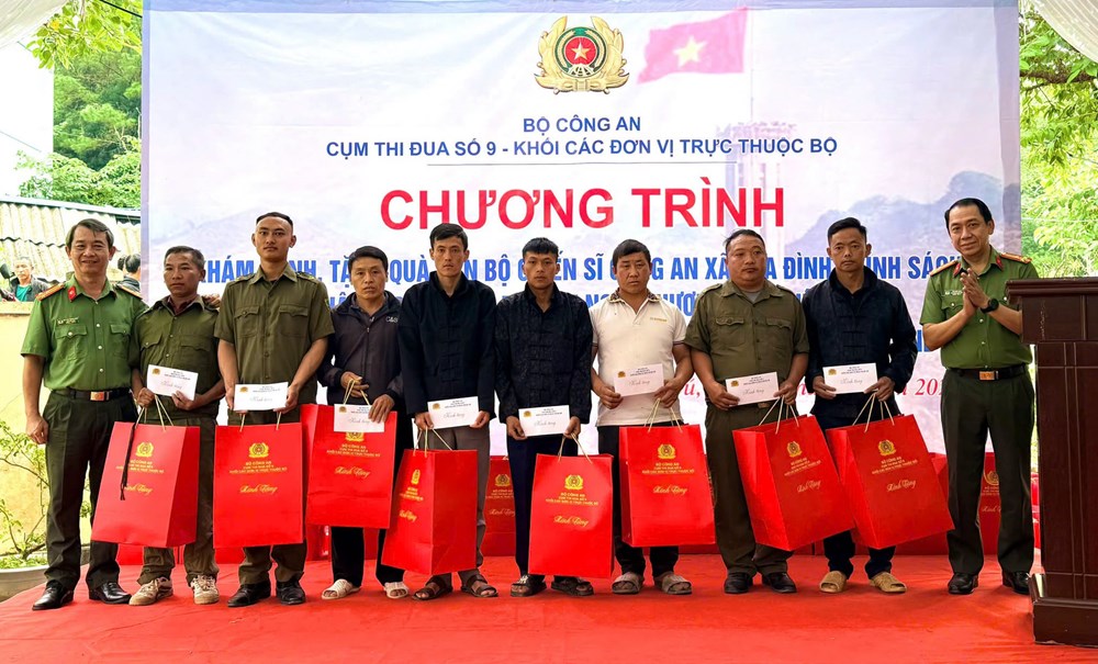 Chung tay chăm sóc sức khỏe nhân dân vùng biên giới Lũng Cú - ảnh 2