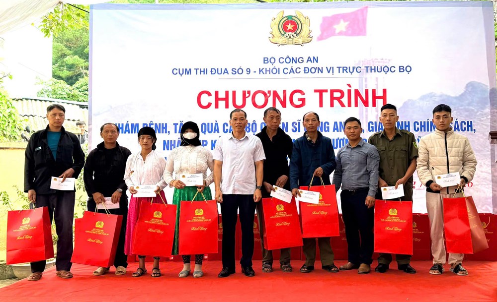 Chung tay chăm sóc sức khỏe nhân dân vùng biên giới Lũng Cú - ảnh 3