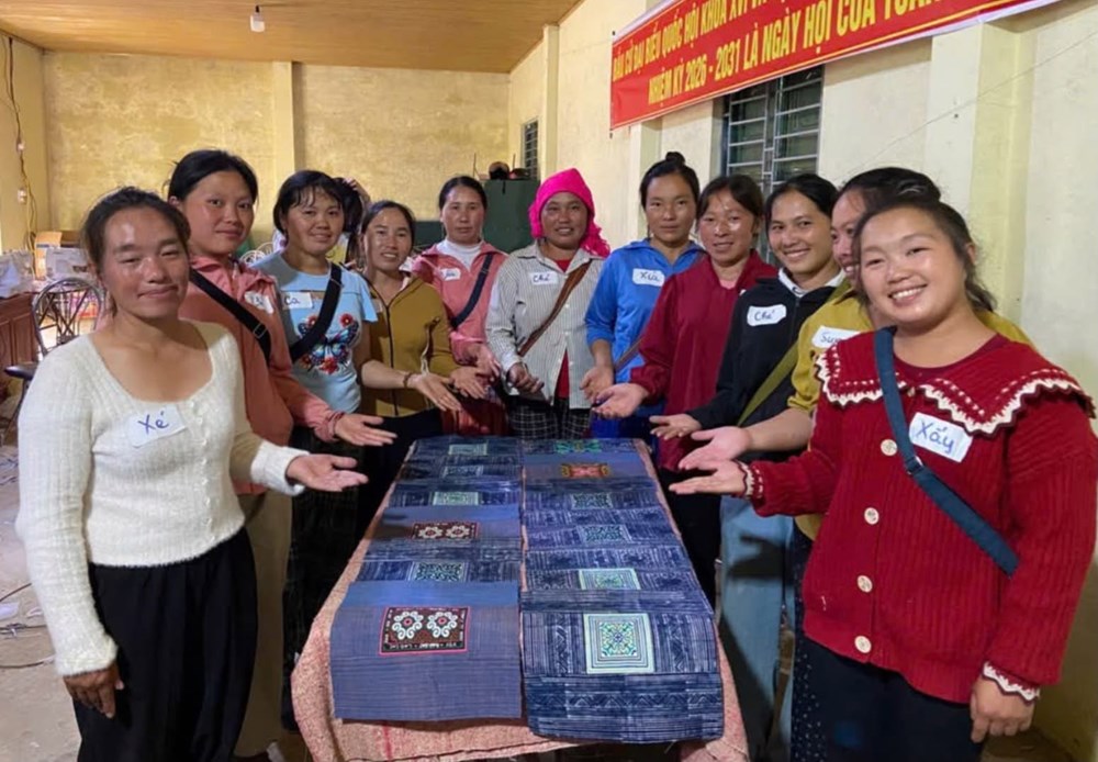 Phụ nữ Dền Sáng giữ nghề truyền thống, tạo sinh kế và lan tỏa bản sắc - ảnh 5