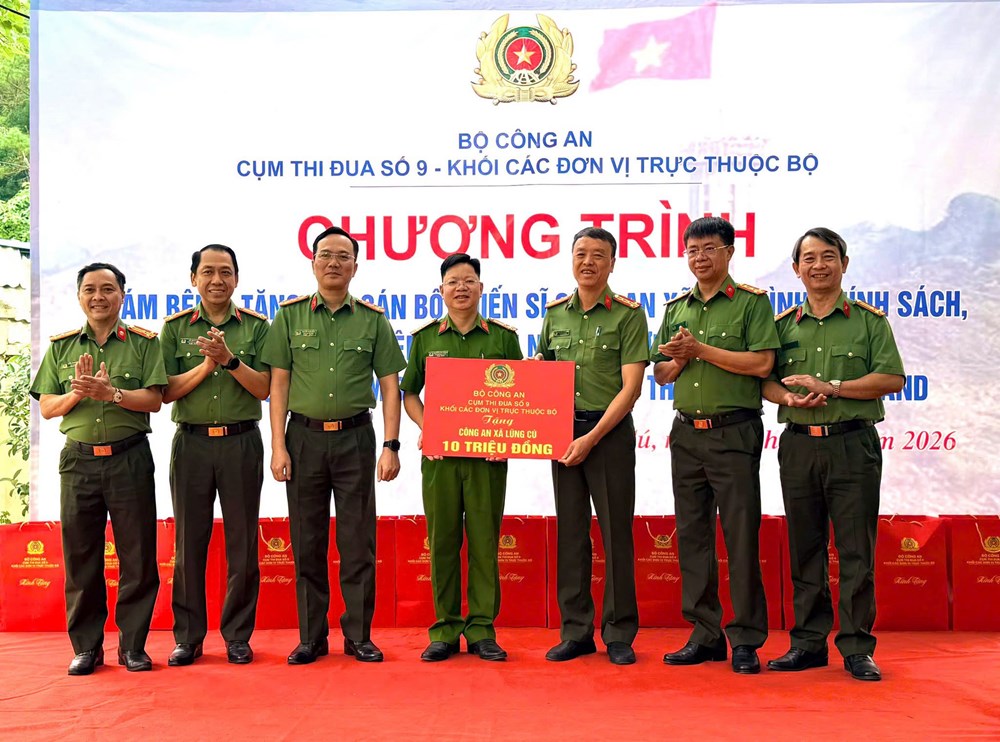 Chung tay chăm sóc sức khỏe nhân dân vùng biên giới Lũng Cú - ảnh 5