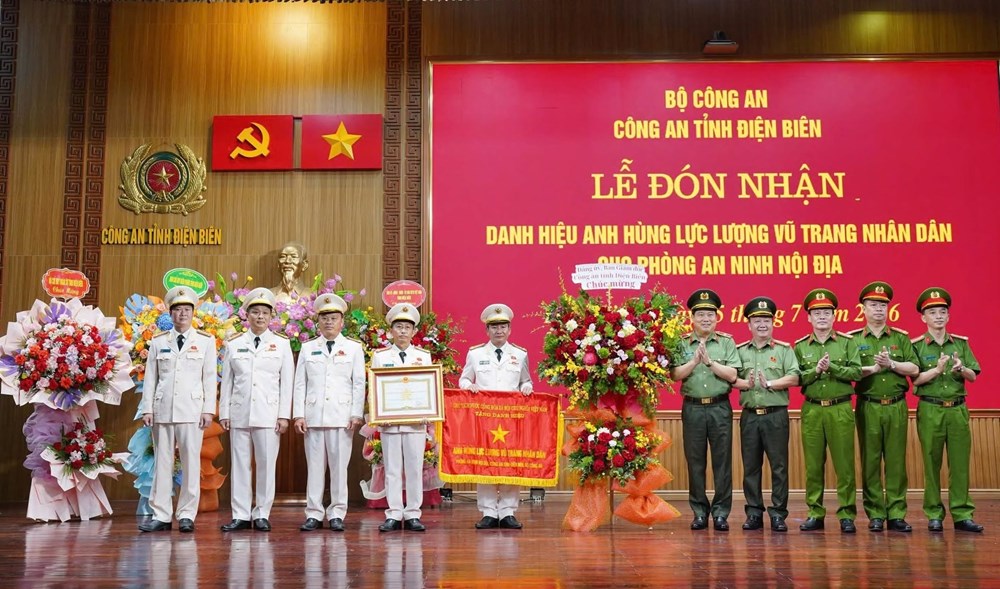 Phòng An ninh nội địa Công an Điện Biên đón nhận danh hiệu Anh hùng LLVTND - ảnh 2
