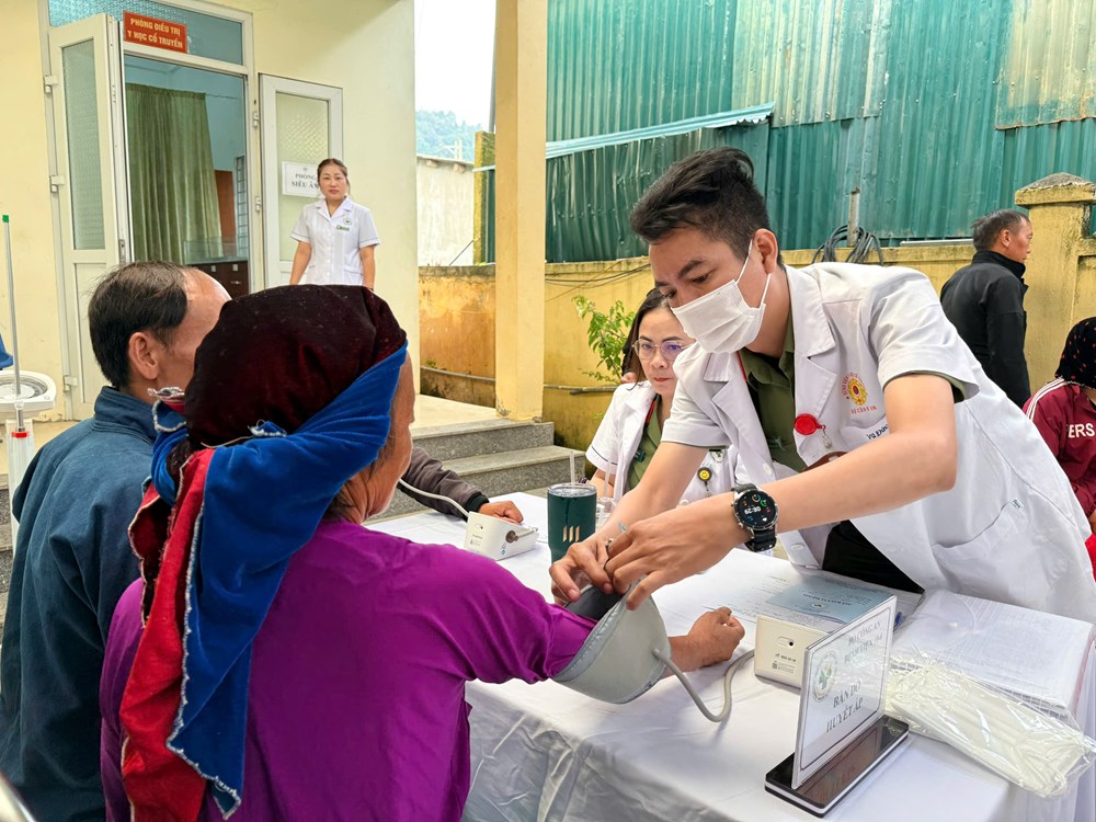Chung tay chăm sóc sức khỏe nhân dân vùng biên giới Lũng Cú - ảnh 1