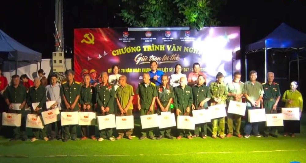 Gia Phù ấm áp đêm tri ân “Giữ trọn lời thề” nhân 79 năm Ngày Thương binh - Liệt sĩ - ảnh 4