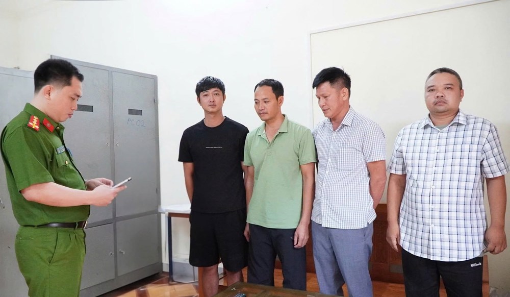 Khởi tố nhóm 4 đối tượng đánh bạc dưới hình thức cá độ bóng đá qua mạng - ảnh 1