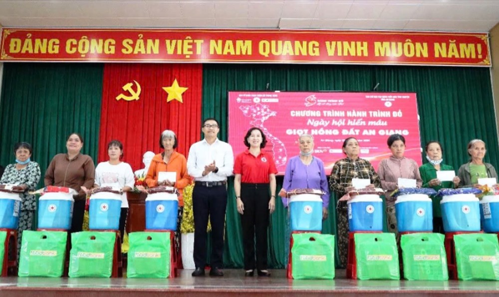 An Giang đặt mục tiêu tiếp nhận hơn 6.000 đơn vị máu từ “Hành trình đỏ” 2026 - ảnh 2