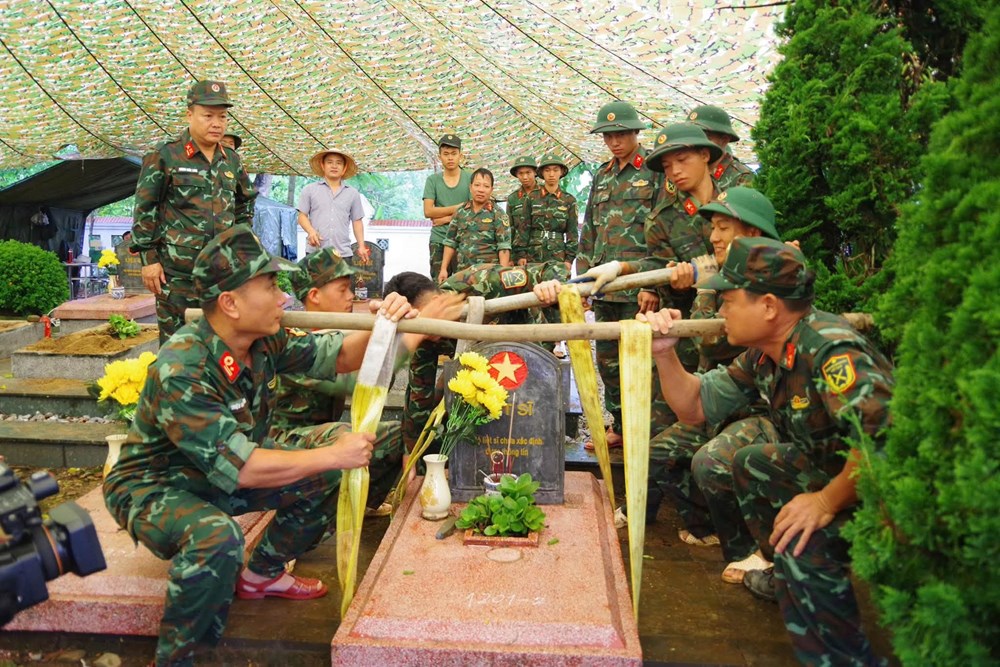 Điện Biên tổ chức lấy mẫu ADN hài cốt liệt sĩ tại Nghĩa trang Liệt sĩ Độc Lập - ảnh 3