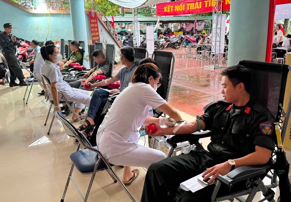 Hơn 400 người tham gia Ngày hội hiến máu “Về miền Hoa Ban” tại Điện Biên - ảnh 1