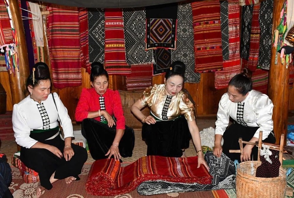 Phụ nữ Yên Châu gìn giữ nghề dệt thổ cẩm, lan tỏa văn hóa Thái - ảnh 5