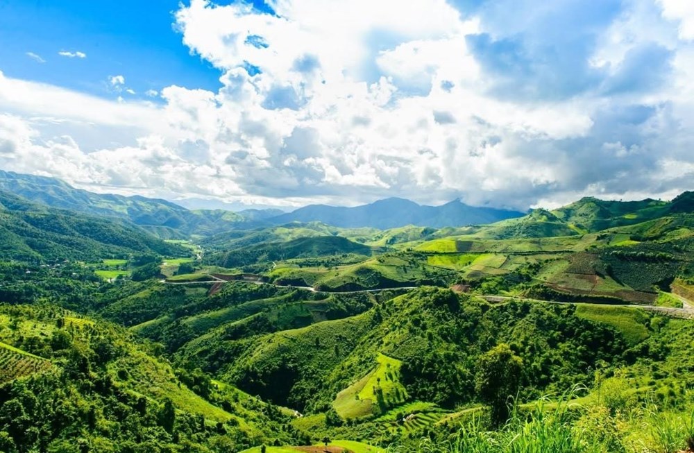 Chợ bản Lồng: Điểm check-in níu chân du khách trên đỉnh đèo Pha Đin huyền thoại - ảnh 1