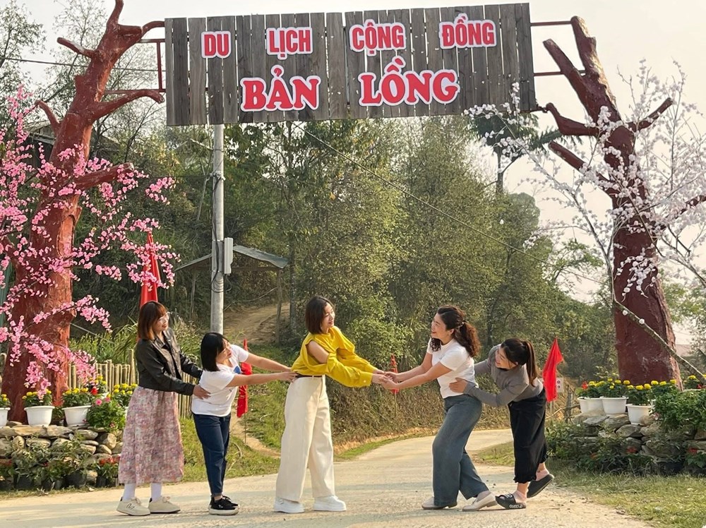 Chợ bản Lồng: Điểm check-in níu chân du khách trên đỉnh đèo Pha Đin huyền thoại - ảnh 9