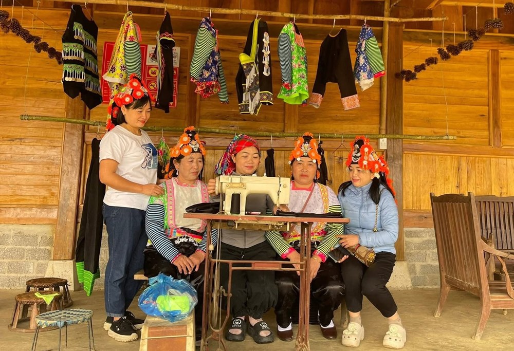 Chợ bản Lồng: Điểm check-in níu chân du khách trên đỉnh đèo Pha Đin huyền thoại - ảnh 7