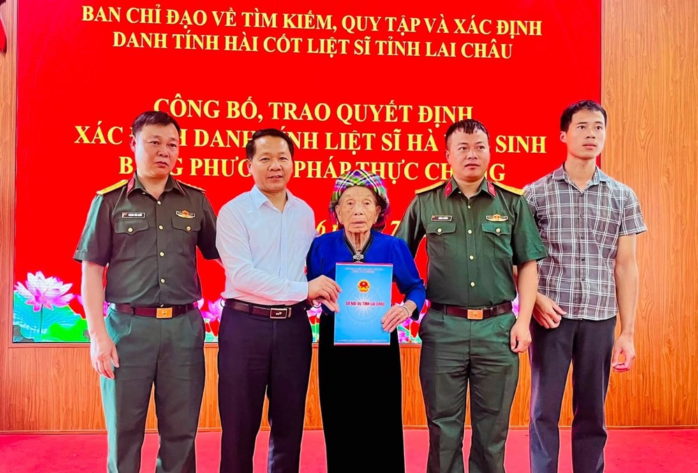 Lai Châu trao quyết định xác định danh tính liệt sĩ Hà Văn Sinh sau 76 năm - ảnh 1
