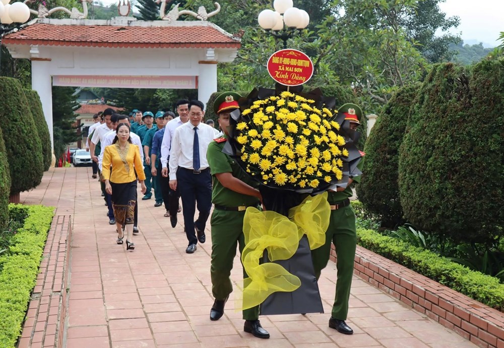 Dâng hương tưởng nhớ các Anh hùng liệt sĩ, Thanh niên xung phong tại Ngã ba Cò Nòi - ảnh 1