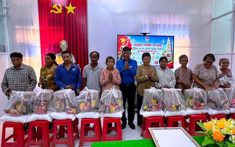 Đoàn viên Sở Văn hóa và Thể thao An Giang lan tỏa hành trình tri ân  - ảnh 1