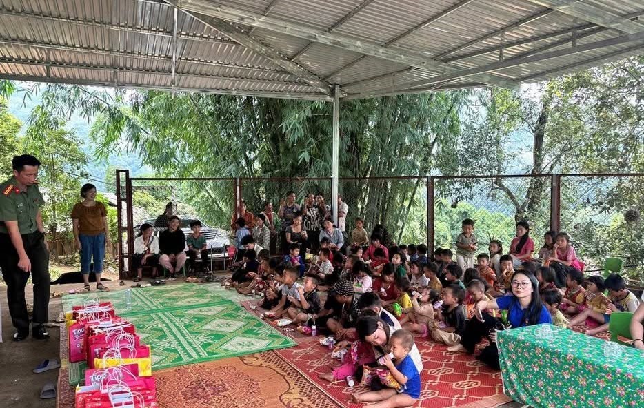 Ấm áp nghĩa tình nơi điểm trường khó khăn vùng cao Co Mạ - ảnh 2