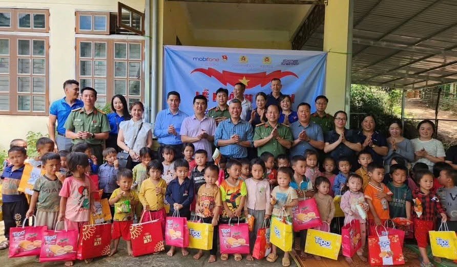 Ấm áp nghĩa tình nơi điểm trường khó khăn vùng cao Co Mạ - ảnh 1